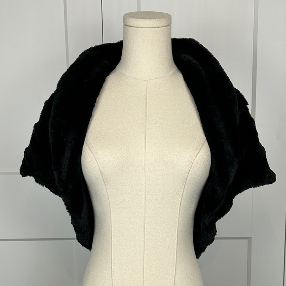 Faux Fur Bolo Shrug - Picture 5 of 7